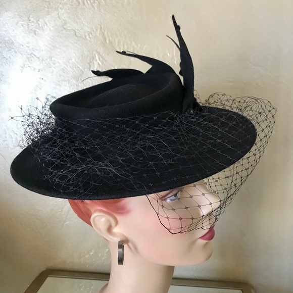 DRAMATIC 1940s BLACK FELT WIDE BRIM HAT WITH 2 FELT \